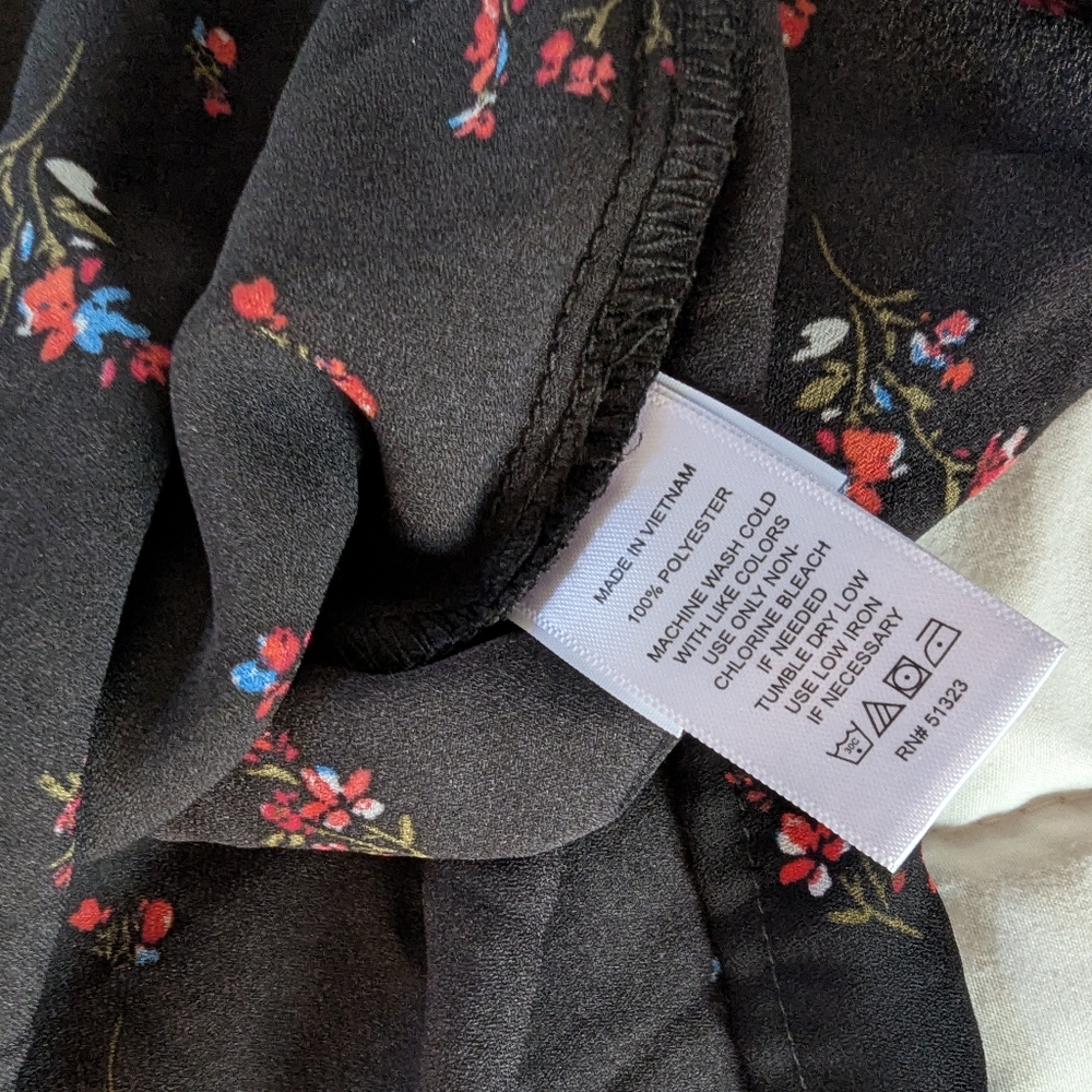 CeCe 2x Black Floral Blouse with Ruffle Sleeves - Picture 6 of 8